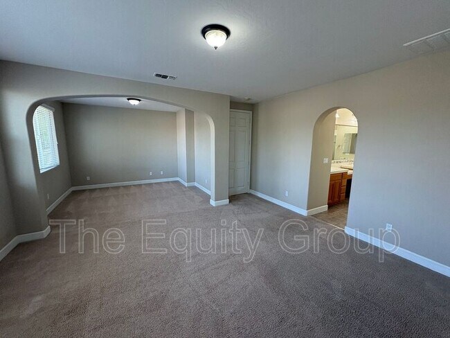 Building Photo - 3116 W Buena Vista Ave