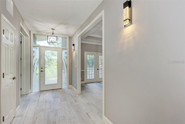 Building Photo - 1648 Bayshore Dr