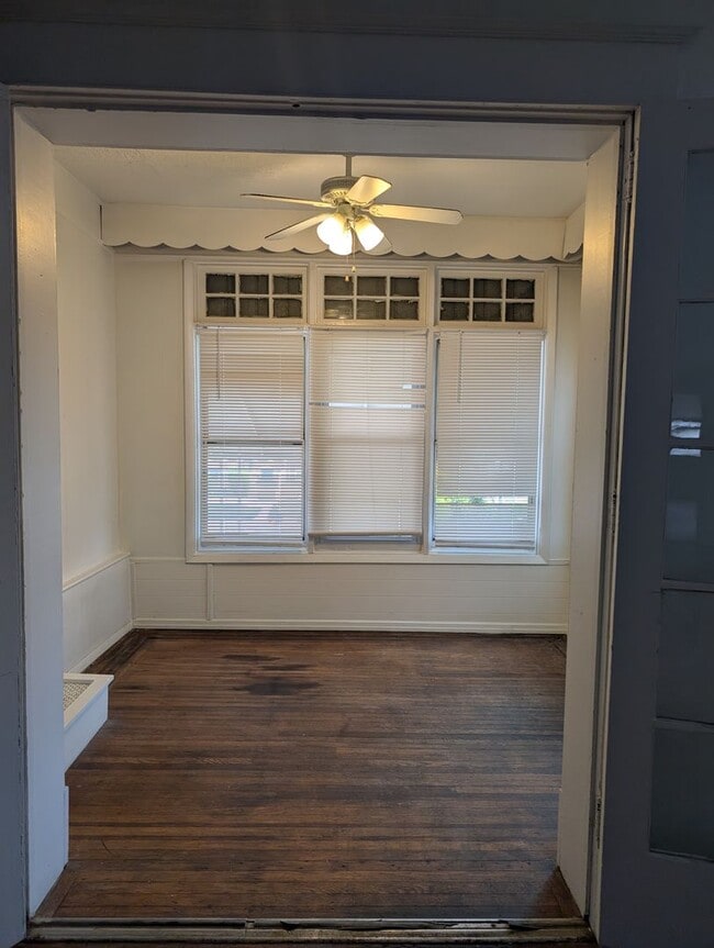 Building Photo - Now Showing!