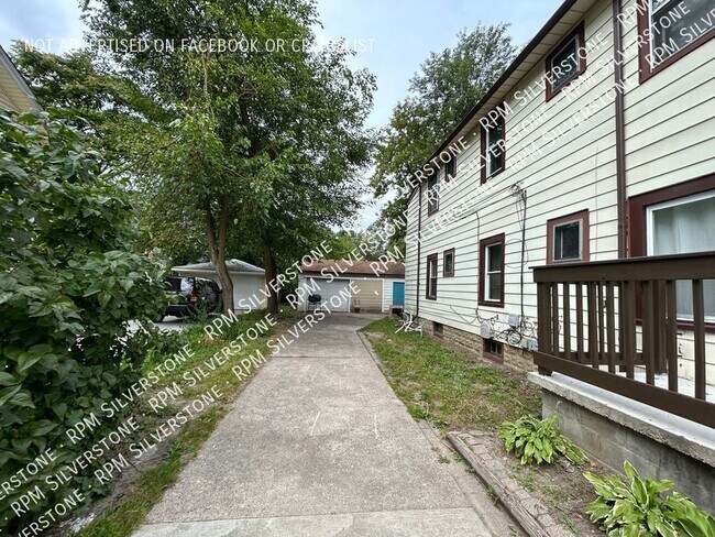 Building Photo - 52 W Bernhard-