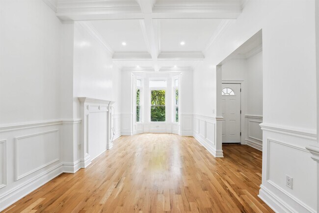 Building Photo - 52 Brinkerhoff St