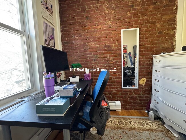 Building Photo - Beautiful Brookline 1.5 bed available 9/1