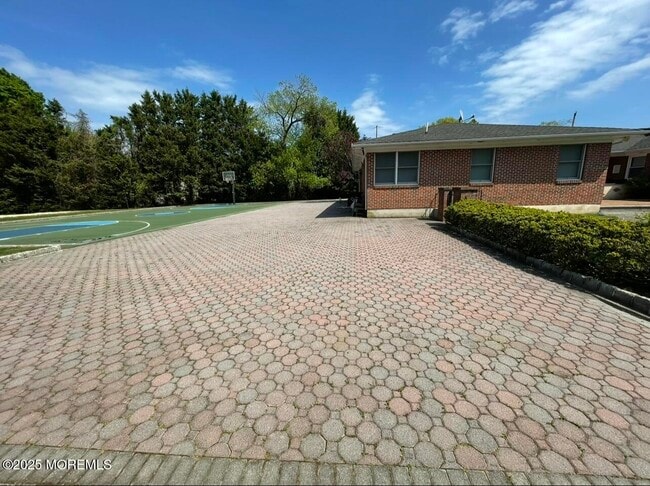 Building Photo - 16 Woodland Dr