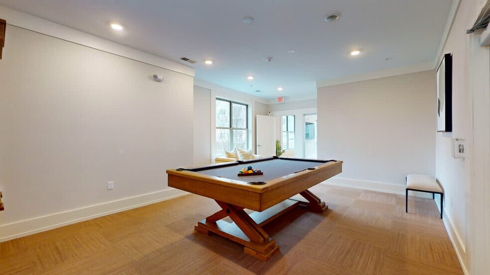 Building Photo - 545 Bedford St