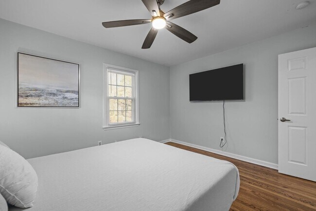 Building Photo - 406 Snelling Rd