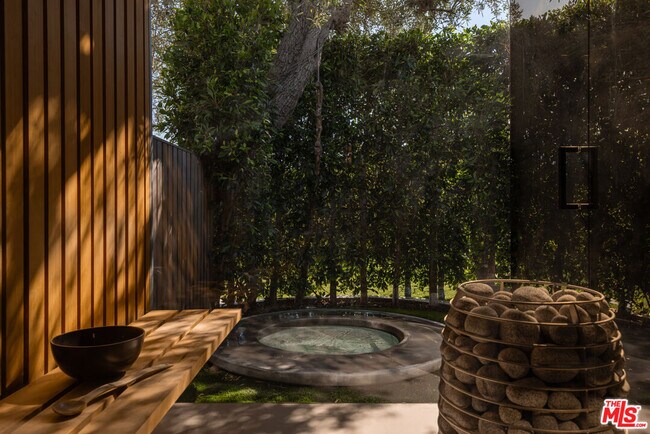 Building Photo - 6048 Philip Ave