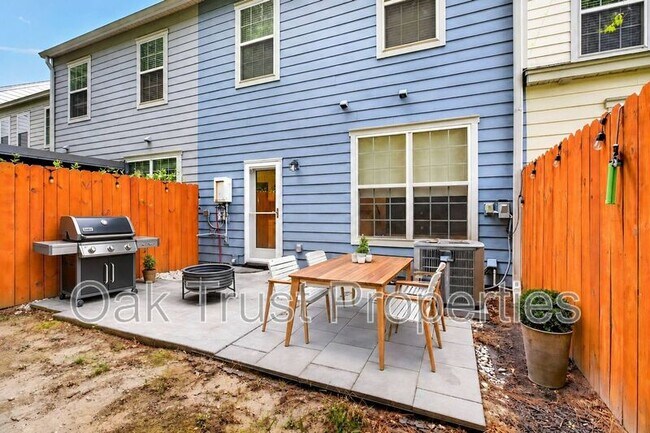 Building Photo - 854 Bibury Ct