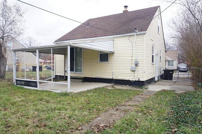 Building Photo - Freshly Renovated 3-Bedroom Home – Quality...