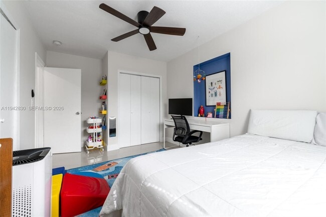 Building Photo - 320 S 28th Ave