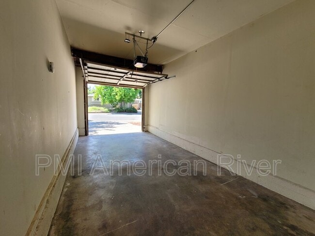 Building Photo - 2721 18th Ave