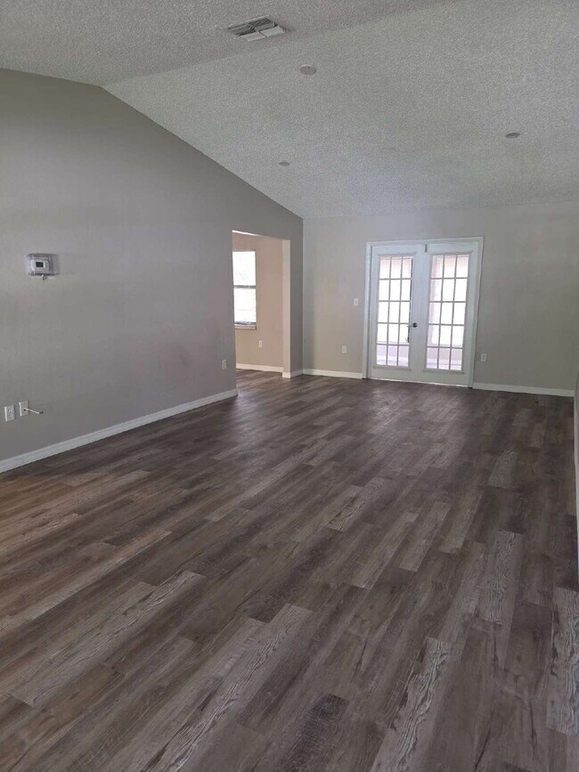 Building Photo - 3 bedroom home in Historic Tarpon Springs