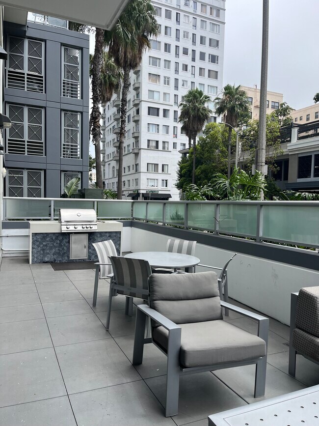 Building Photo - 400 W Ocean Blvd