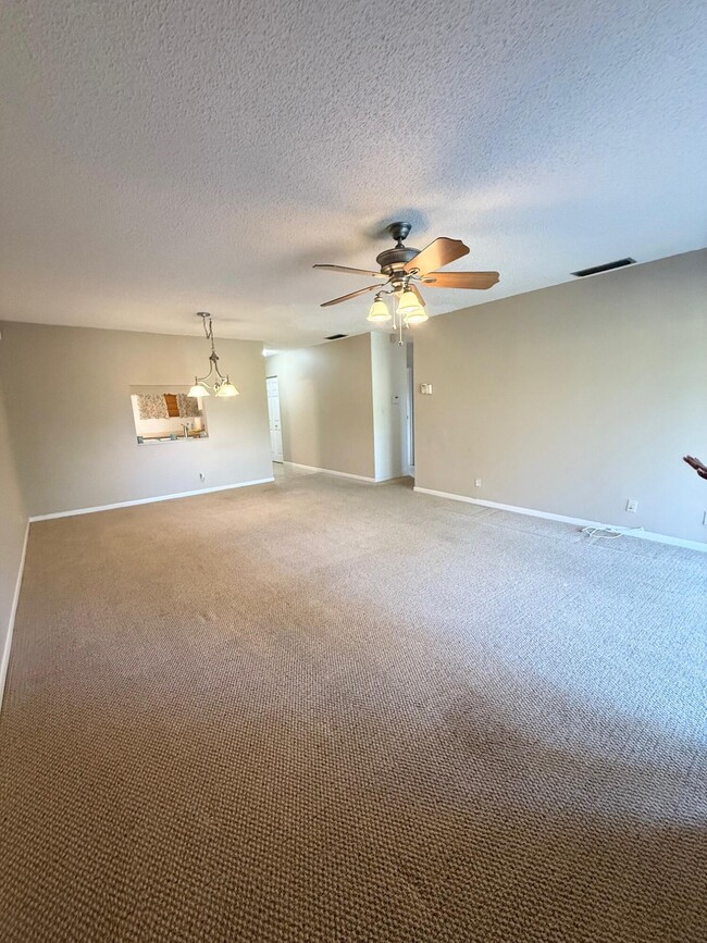 Building Photo - 930 SW 9th St Cir