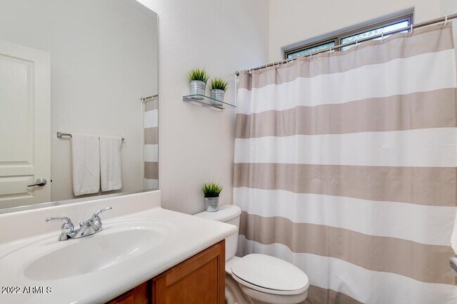 Building Photo - 2037 W Periwinkle Way