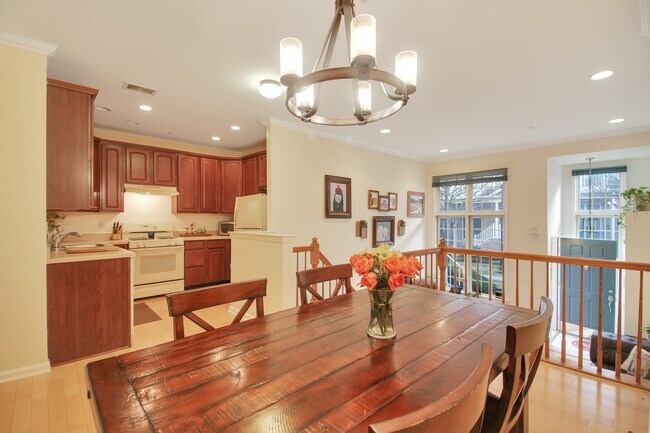 Building Photo - 360 Oswego Ct