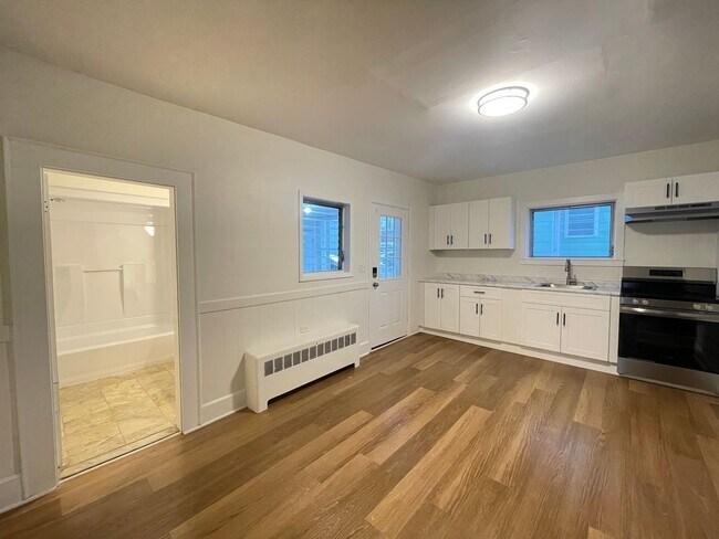 Building Photo - 33 Malvern St