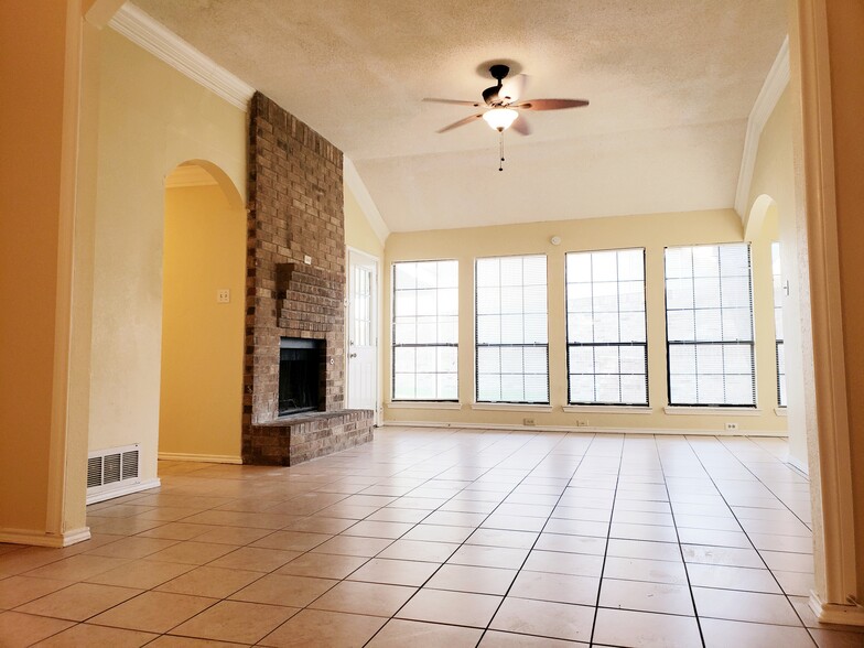 Building Photo - 4433 Flamingo Ct