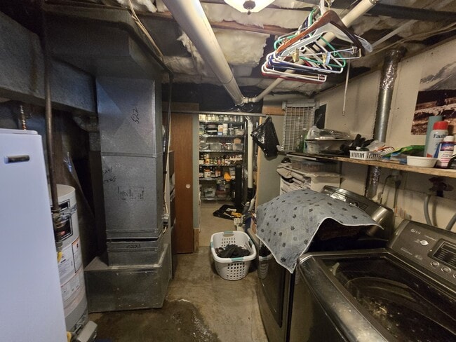 Building Photo - 417 E Tamarack St