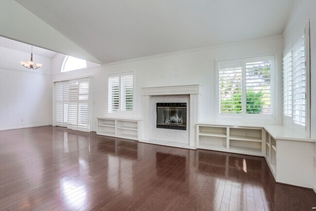 Building Photo - 3 bed, 2 bath Single Family Home in North ...