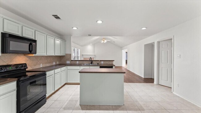 Building Photo - 111 N Misty Dawn Dr