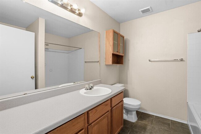 Building Photo - 700 Riverway Ln