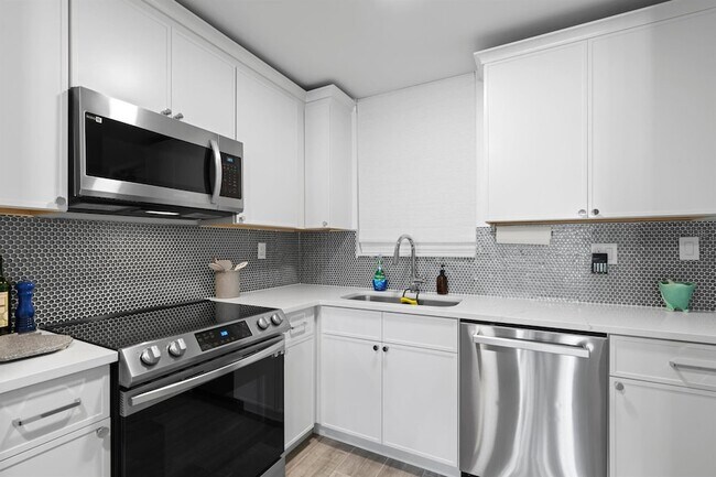 Building Photo - 917 N Flagler Dr