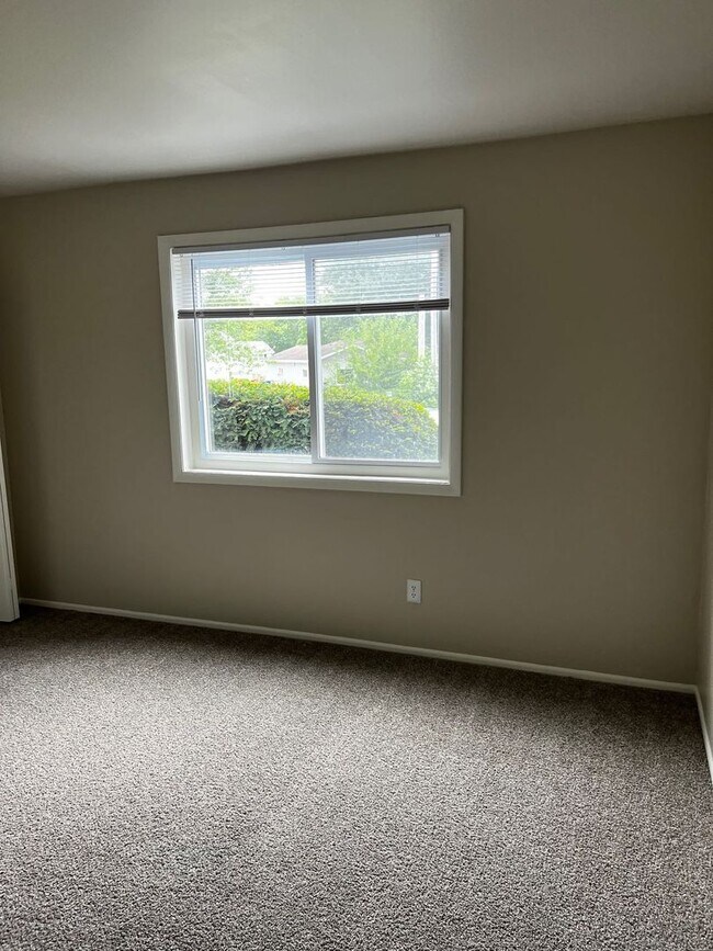 Building Photo - Modern 2-Bedroom Apartments in Crown Point, IN – Pet Friendly!