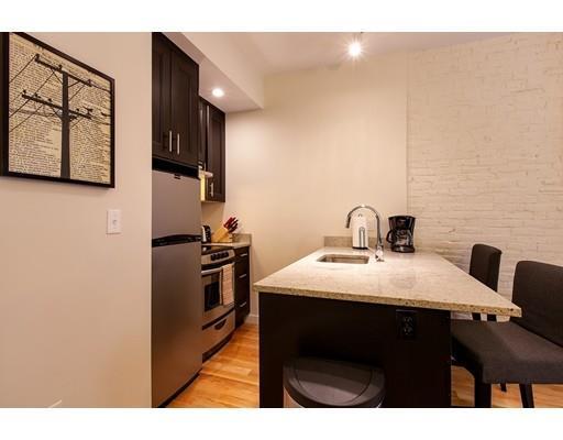 Building Photo - 303 Newbury St