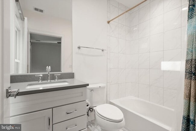 Building Photo - 1508 16th Ct N