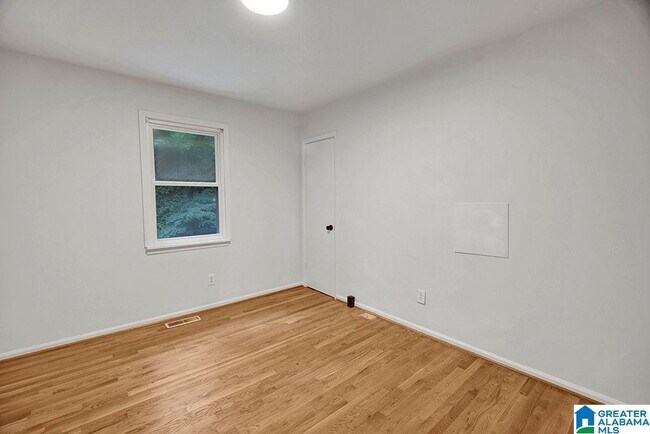 Building Photo - 3541 W Lakeside Dr