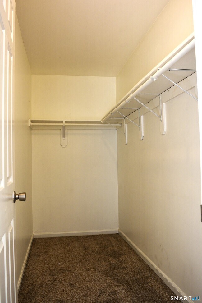 Building Photo - 17 Willow Springs