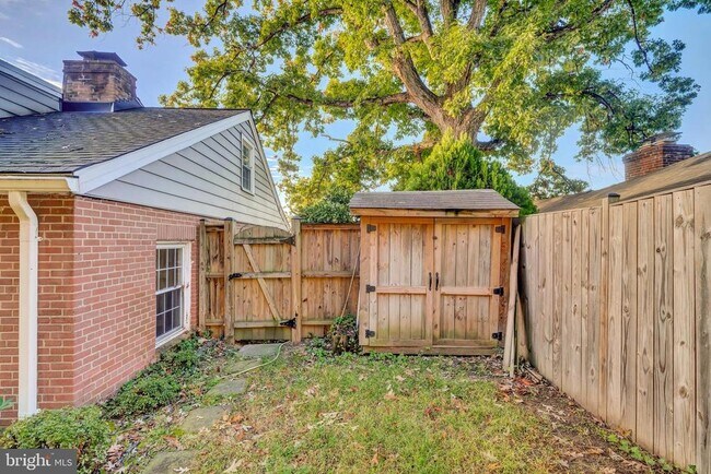 Building Photo - 805 31st St S