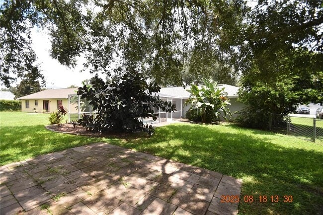 Building Photo - 38927 Carr Dr