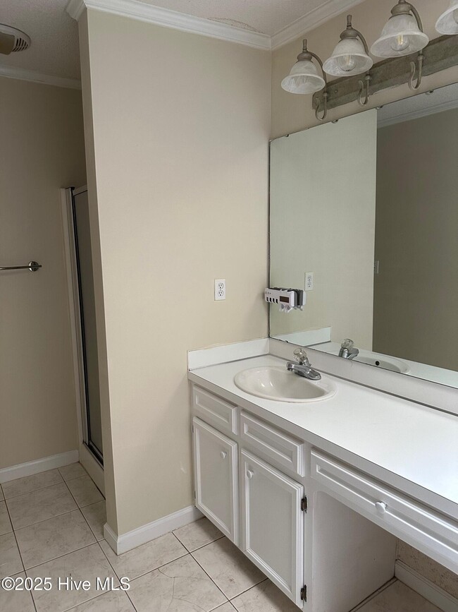 Building Photo - 3825 Sterling Pointe Dr
