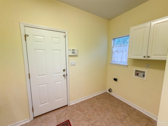 Building Photo - 4913 Vizcaya Dr