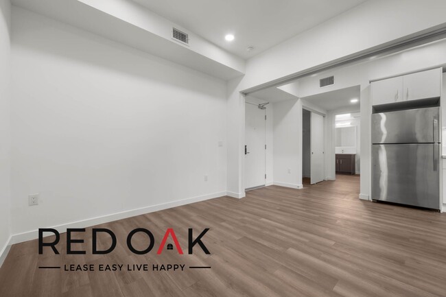 Building Photo - Stylish, Modern One Bedroom with Spacious ...