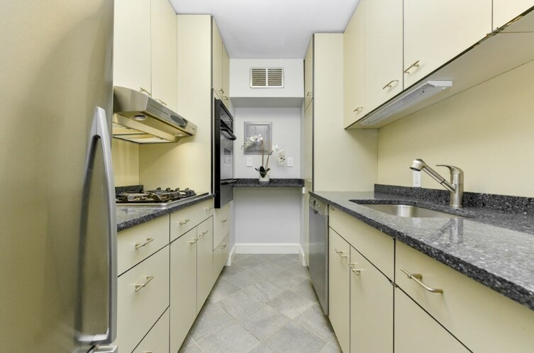 Building Photo - 180 Beacon St