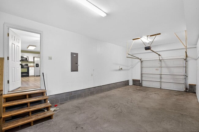 Building Photo - 40077 Big Chestnut Rd