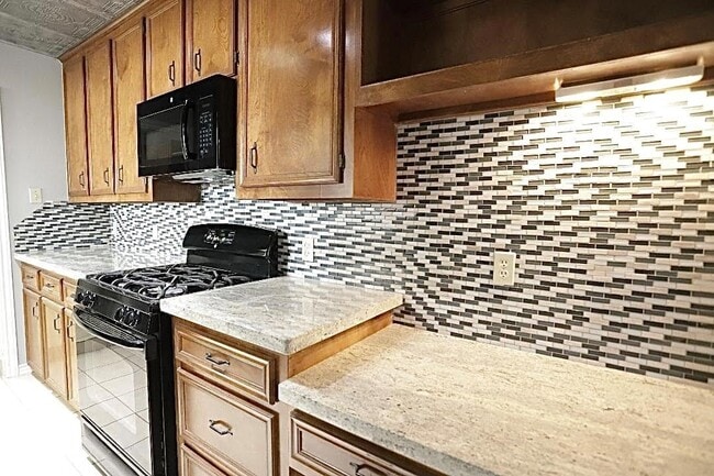 Building Photo - 16 Golf Vw Mnr