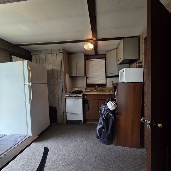 Building Photo - 19 Douglas St