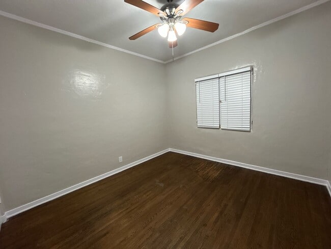Building Photo - SPACIOUS 2 BEDROOM 1 BATH DOWNSTAIRS JUST BLOCKS FROM ALAMITOS AND JUNIPERO BEACH