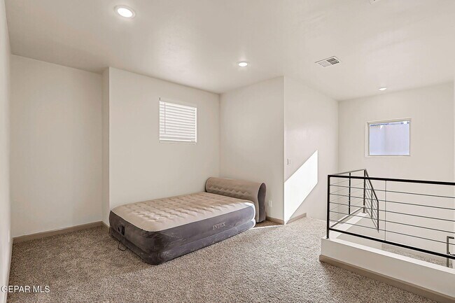 Building Photo - 7825 Enchanted View Dr