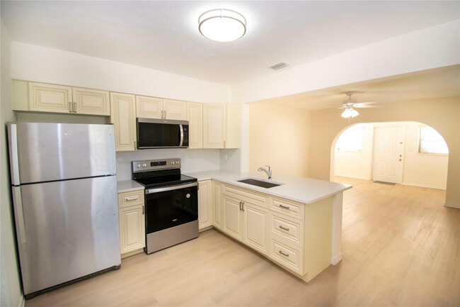 Building Photo - 2547 Roosevelt St