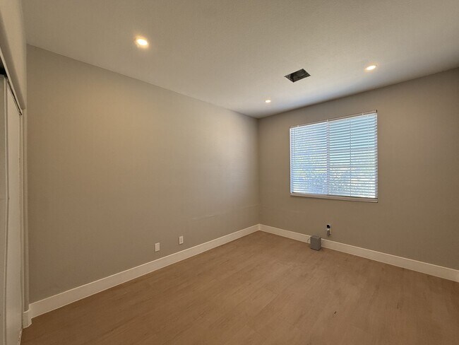 Building Photo - Lancaster Remodeled 3 bedroom - Available Now!