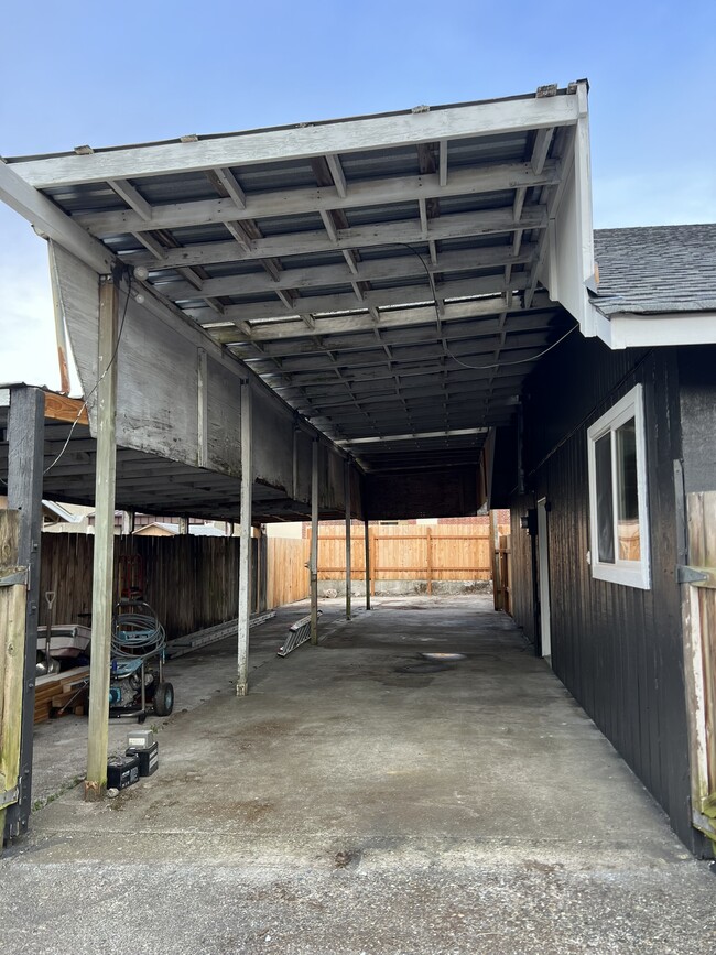 Building Photo - 2394 Lodgepole Dr SE