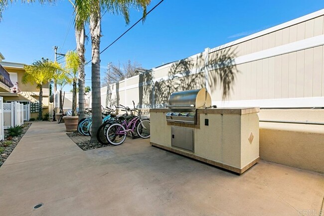 Building Photo - Modern Pacific Beach Condo Available Now!