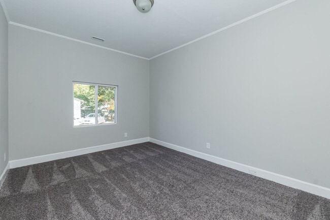 Building Photo - Amazing Three Bedroom Home!