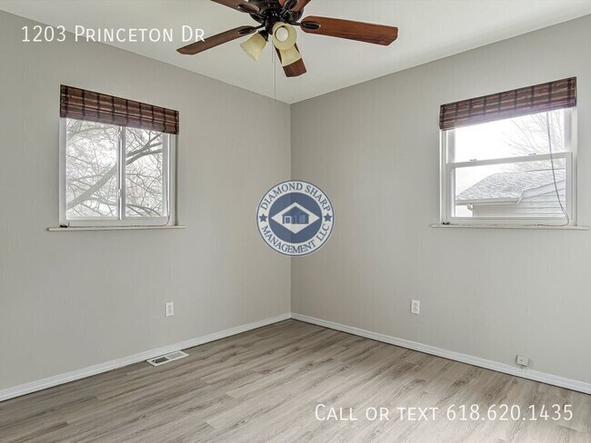 Building Photo - 1203 Princeton Dr