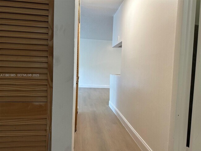 Building Photo - 1801 NE 140th St