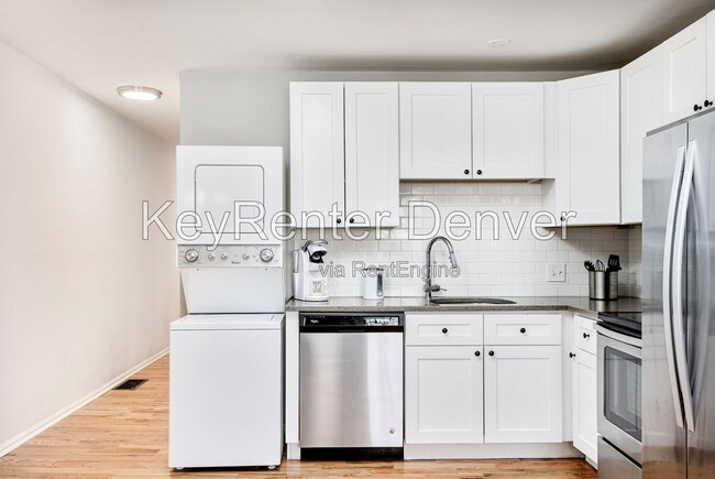 Building Photo - 2405 Tremont Pl